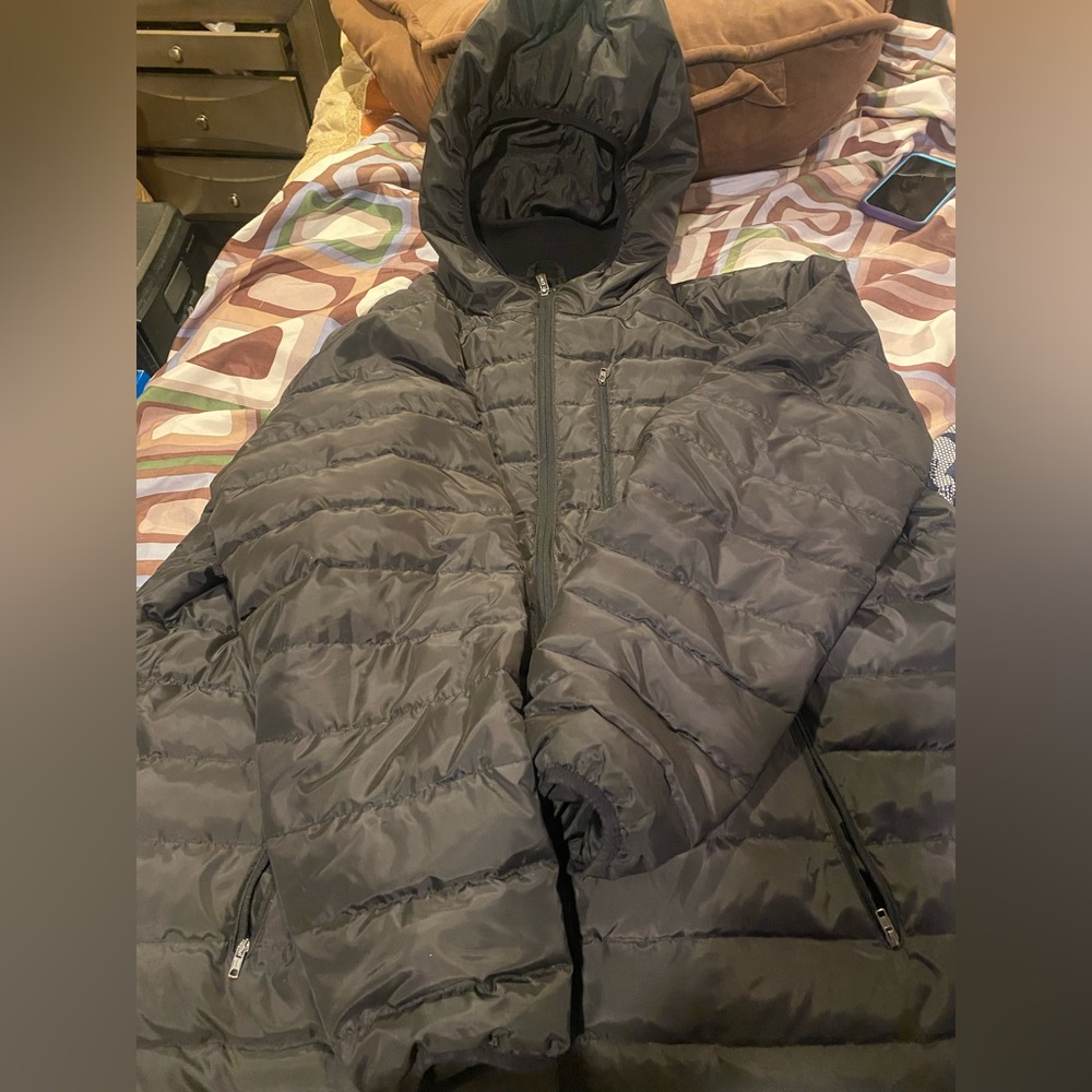 All black men’s puffer coat never worn